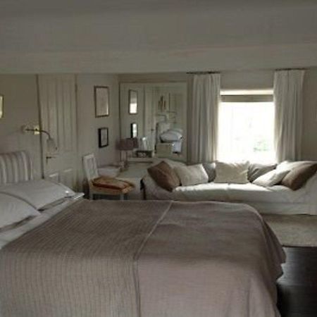 Wisteria House B&B Chippenham  Eksteriør billede