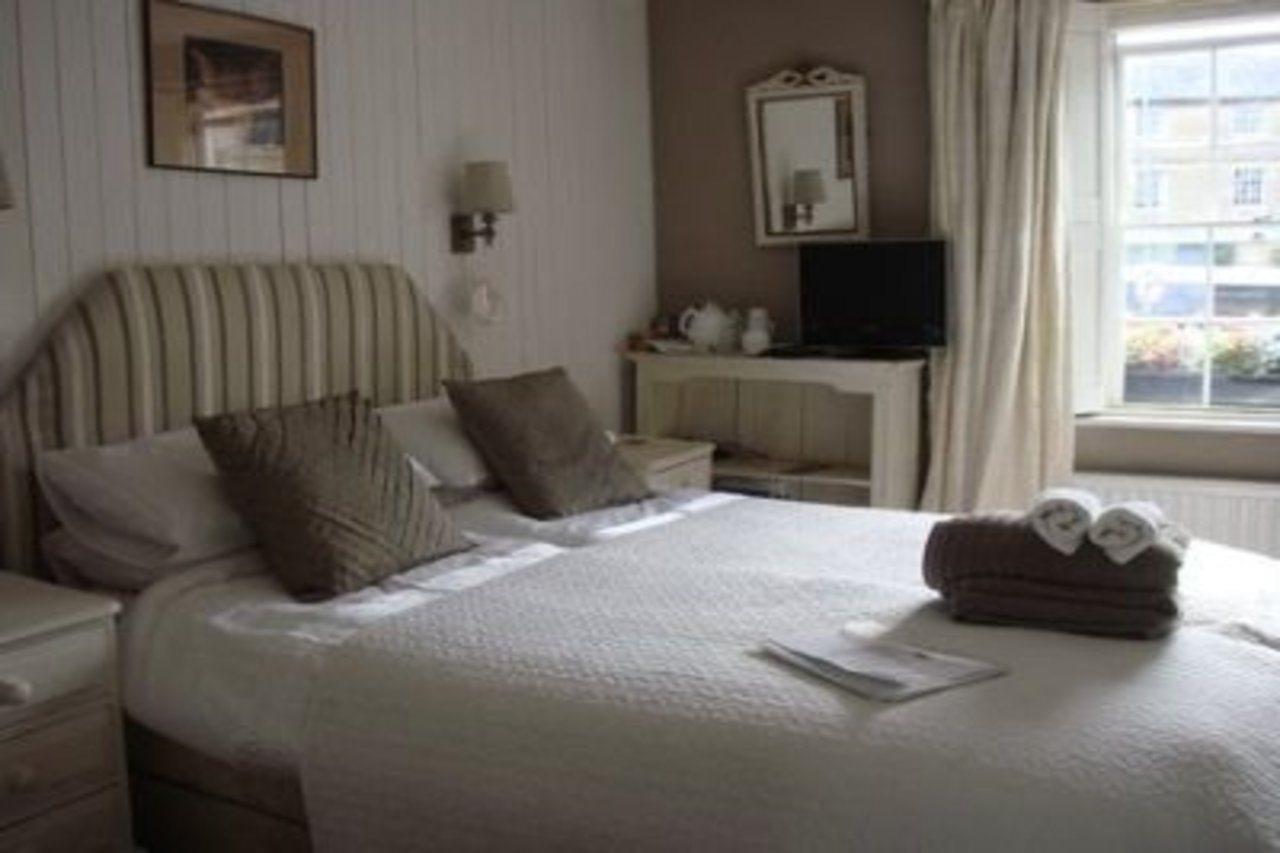 Wisteria House B&B Chippenham  Eksteriør billede